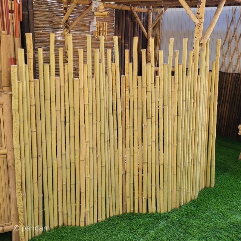 Rouleau de clôture en bambou irrégulière claire